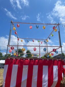 金沢市の松村第二公園で開催される盆踊りのやぐらはライフサワダが施工してイベントを盛り上げています。