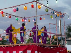 金沢市松村の夏のイベント盆踊りではじょんがら保存会の皆様がじょんがらをやぐらの上で披露してくれました。